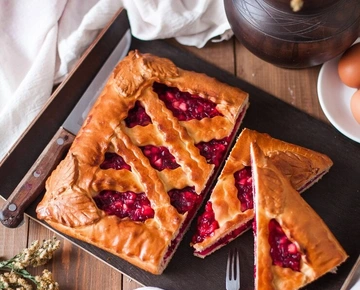 Пирог с яблоками и брусникой - рецепт