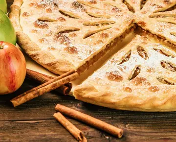 Осетинский постный пирог с яблоком и корицей