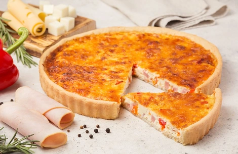 Пирог с ветчиной, сладким перцем и сыром