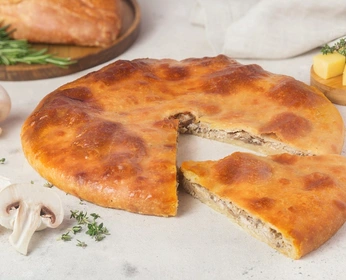 Осетинский пирог с курицей, грибами и сыром 