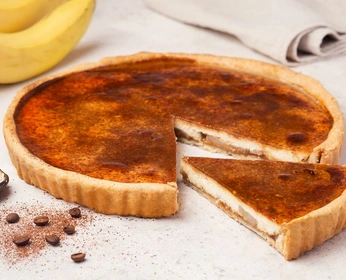 Пирог с бананом , сгущенкой и кофейными сливками