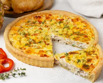 Пирог с копченой курицей и ананасами 