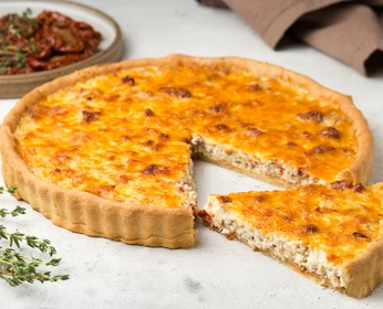Пирог мясной с вялеными томатами 