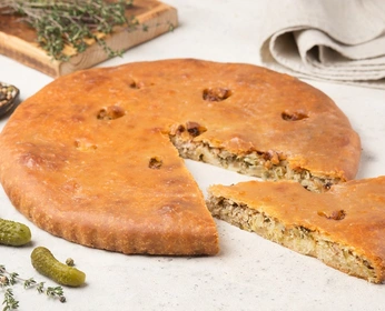 Осетинский пирог с мясом и солеными огурцами 