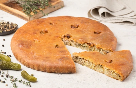 Осетинский пирог с мясом и солеными огурцами