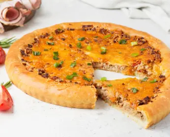Пирог-пицца мясной с вялеными томатами