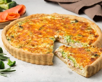 Пирог с рыбой и брокколи