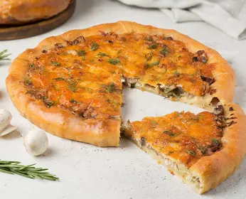 Пирог-пицца с курицей и грибами