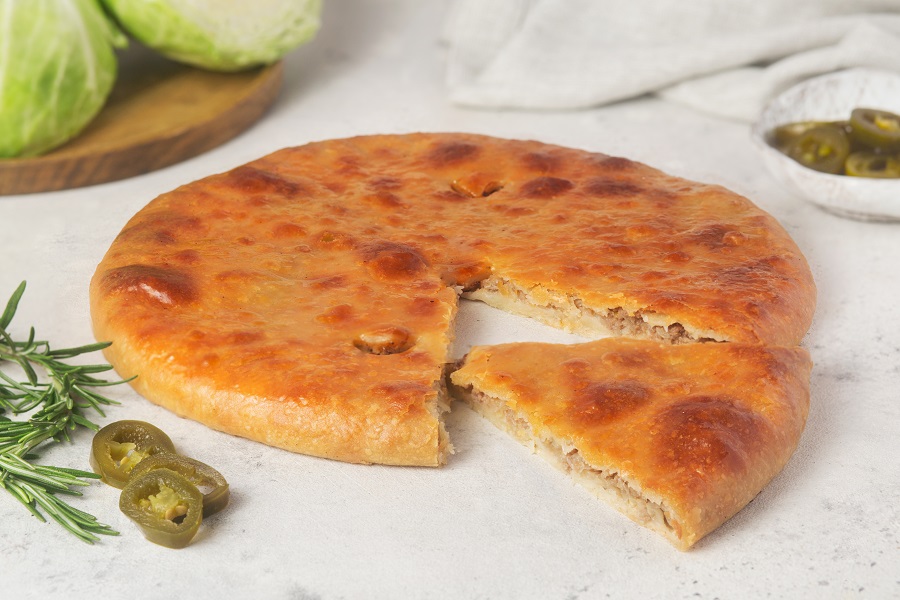 Осетинский острый пирог с мясом и капустой